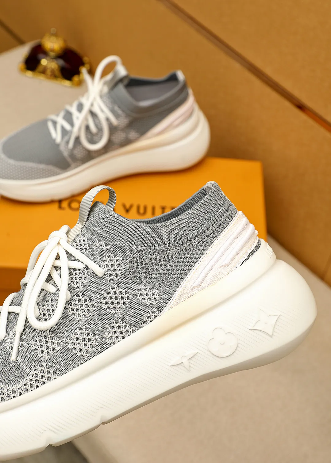 Men's men's shoes 💰480💐 Louis Vuitton Louis Vuitton 2025 new four-season lace-up series! The complex fly-knitting process for shoe uppers is now on the market. The counter has LV shape embossed stitching with original patterns, original raw materials, fabrics, and original fly-knitting! The inside is original and customized! 1:1 outsole mold opening! Foam outsole! 38-44 (45 customized)